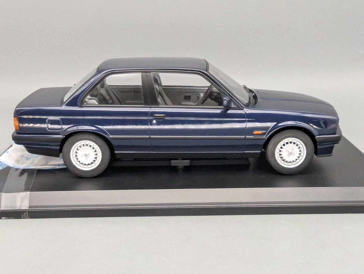 Modellautos 1:18 Norev BMW 325i 1988 Blue MetallicOVP