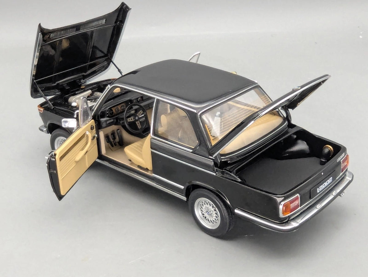 Modellautos 1:18 AUTOart Millenium 70503 BMW 2002 L Black mit OVP