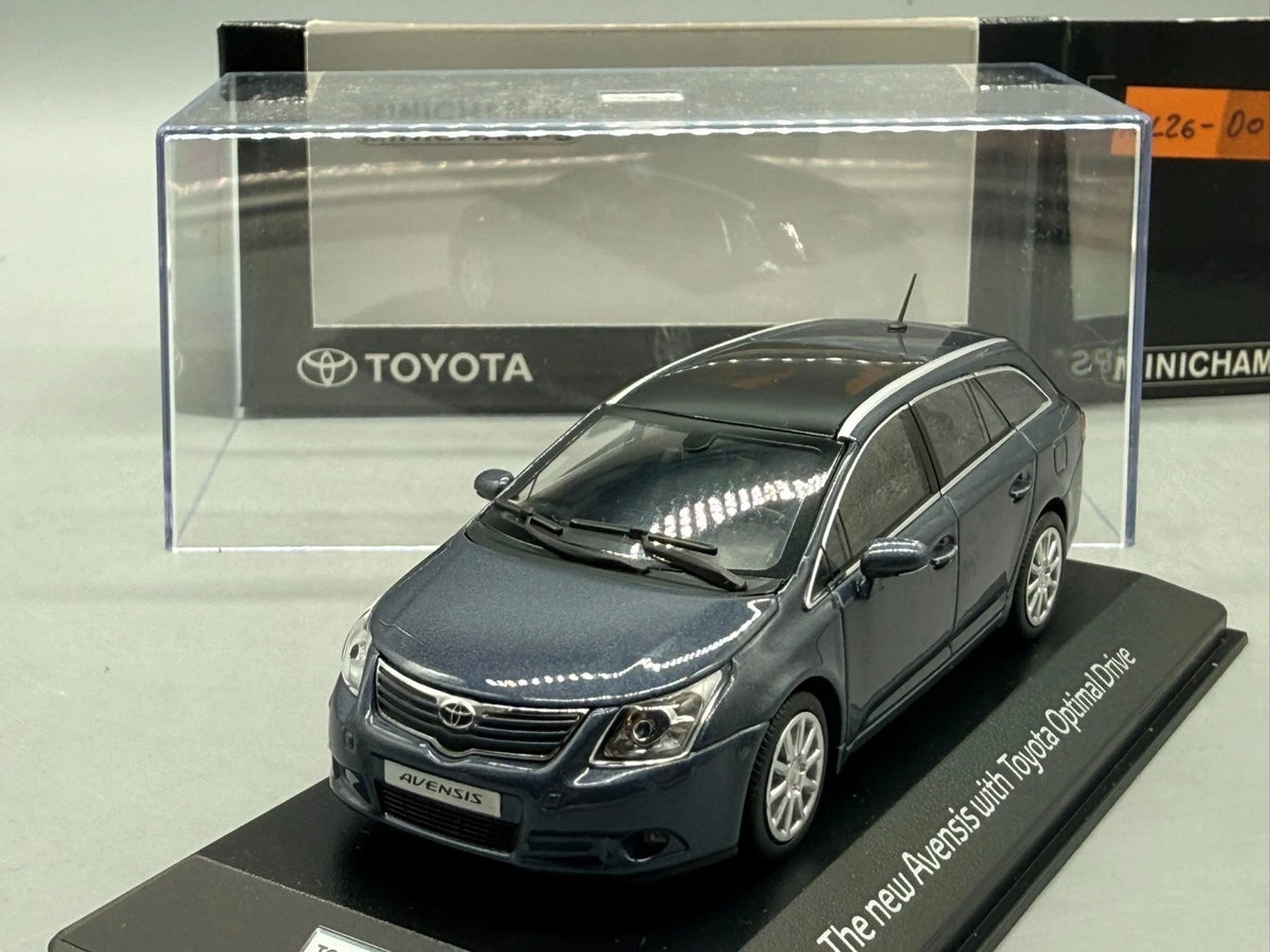 Modellautos 1:43 Minichamps Toyota Aventis mit OVP