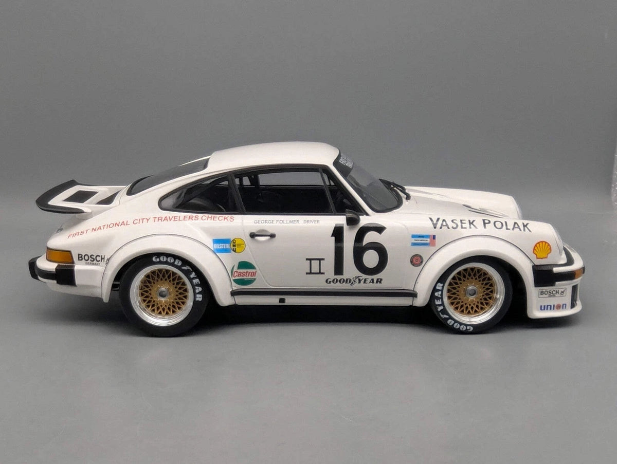 Modellautos 1:12 Minichamps Porsche 934 RSR Turbo WINNER 76 #16. Follmer Vitrine
