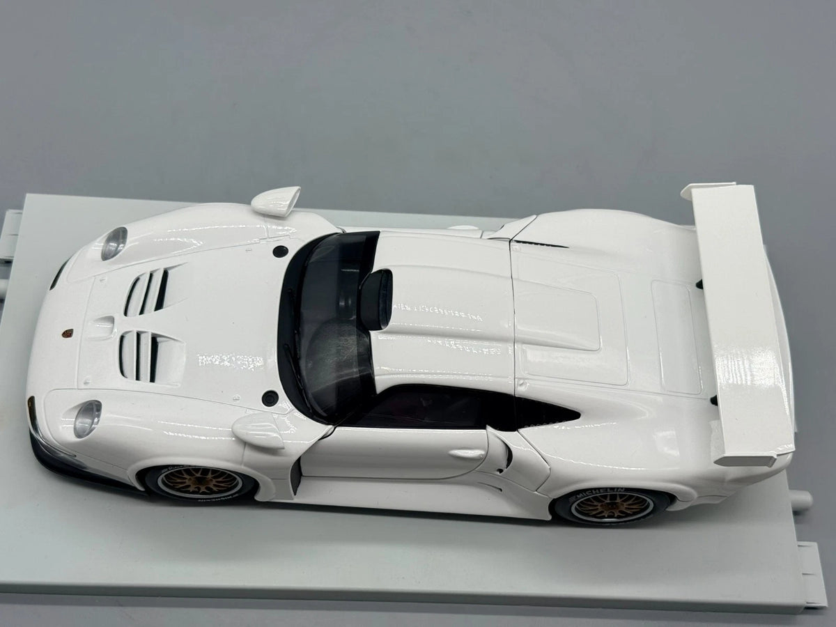 Modellautos 1:18 UT Models Porsche 911 GT1 mit OVP