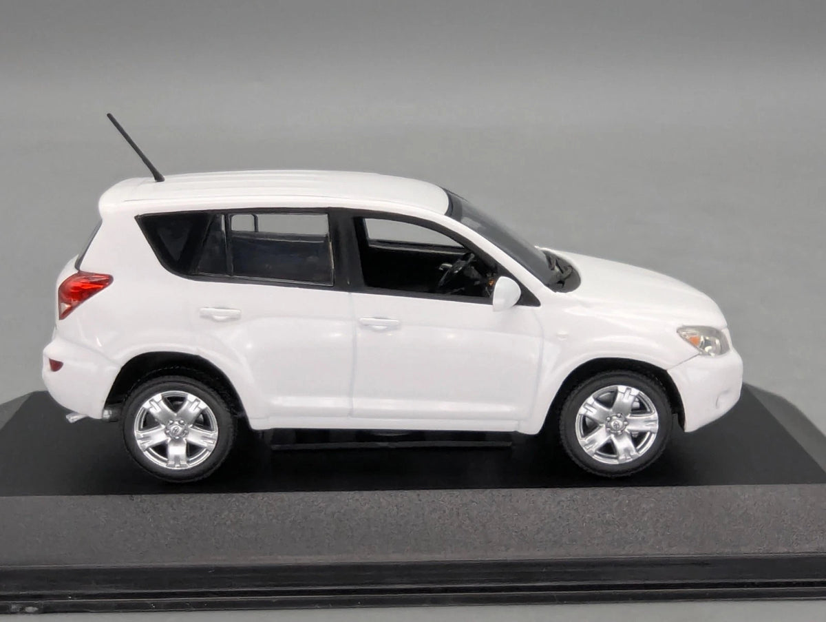 Modellautos 1:43 Minichamps Toyota RAV4 2006 White Schneeweiß mit OVP