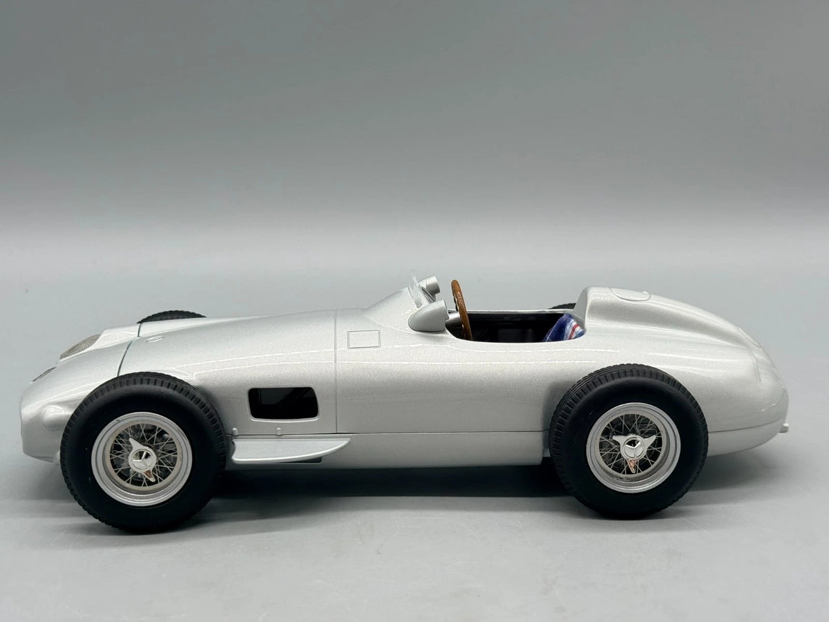 Modellautos 1:18 Werk83 Mercedes-Benz W196 Formula 1 1955 Silber mit OVP