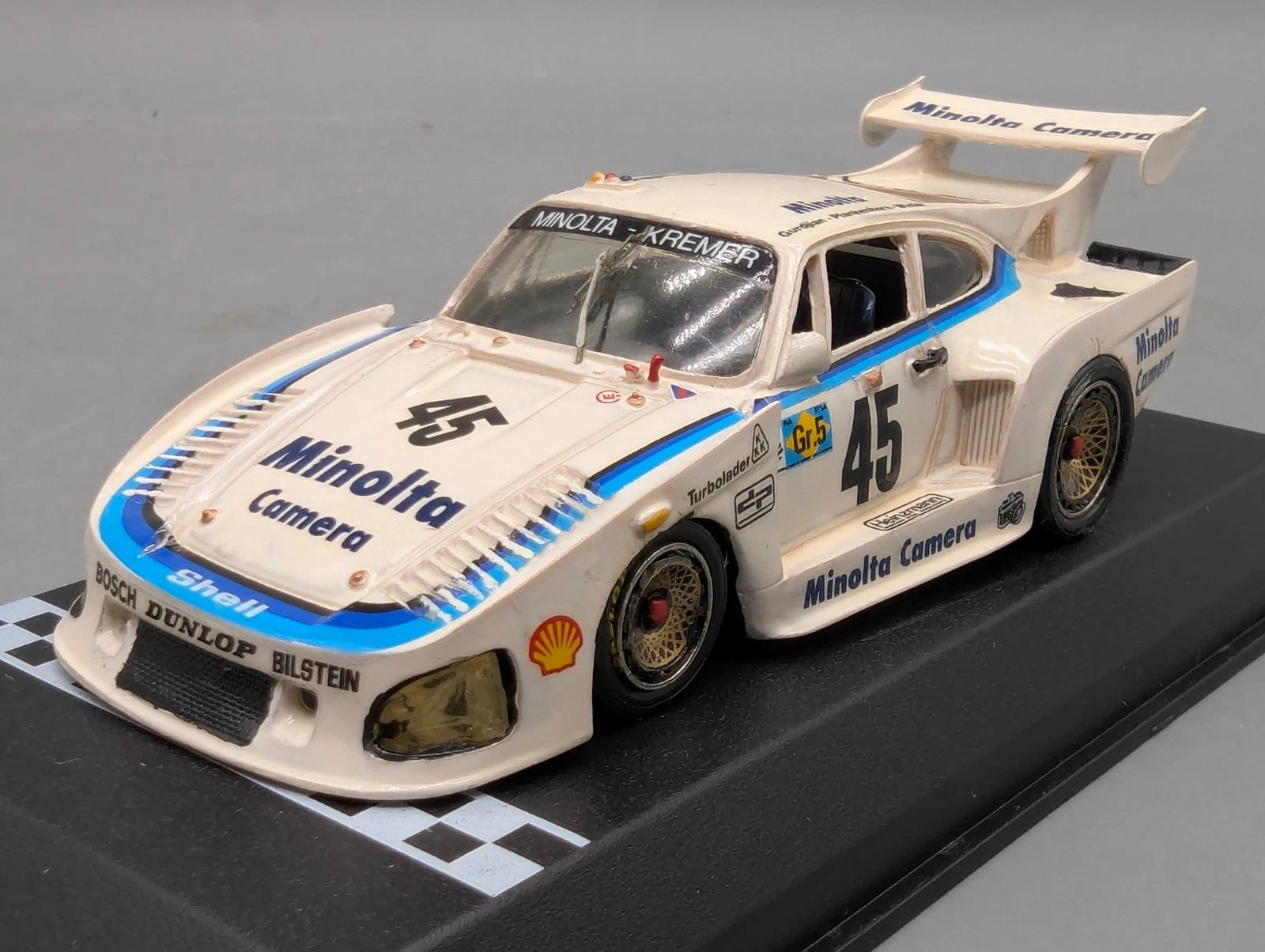 Modellautos 1:43 Starter Kremer Porsche 935 K3 24h Le Mans 1979 #45 Vitrine