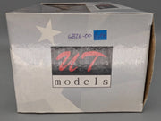 Modellautos 1:18 UT Models Ferrari F355 Spider 1994 Rot mit OVP