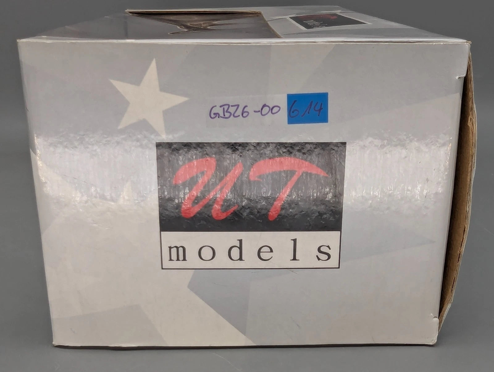 Modellautos 1:18 UT Models Ferrari F355 Spider 1994 Rot mit OVP