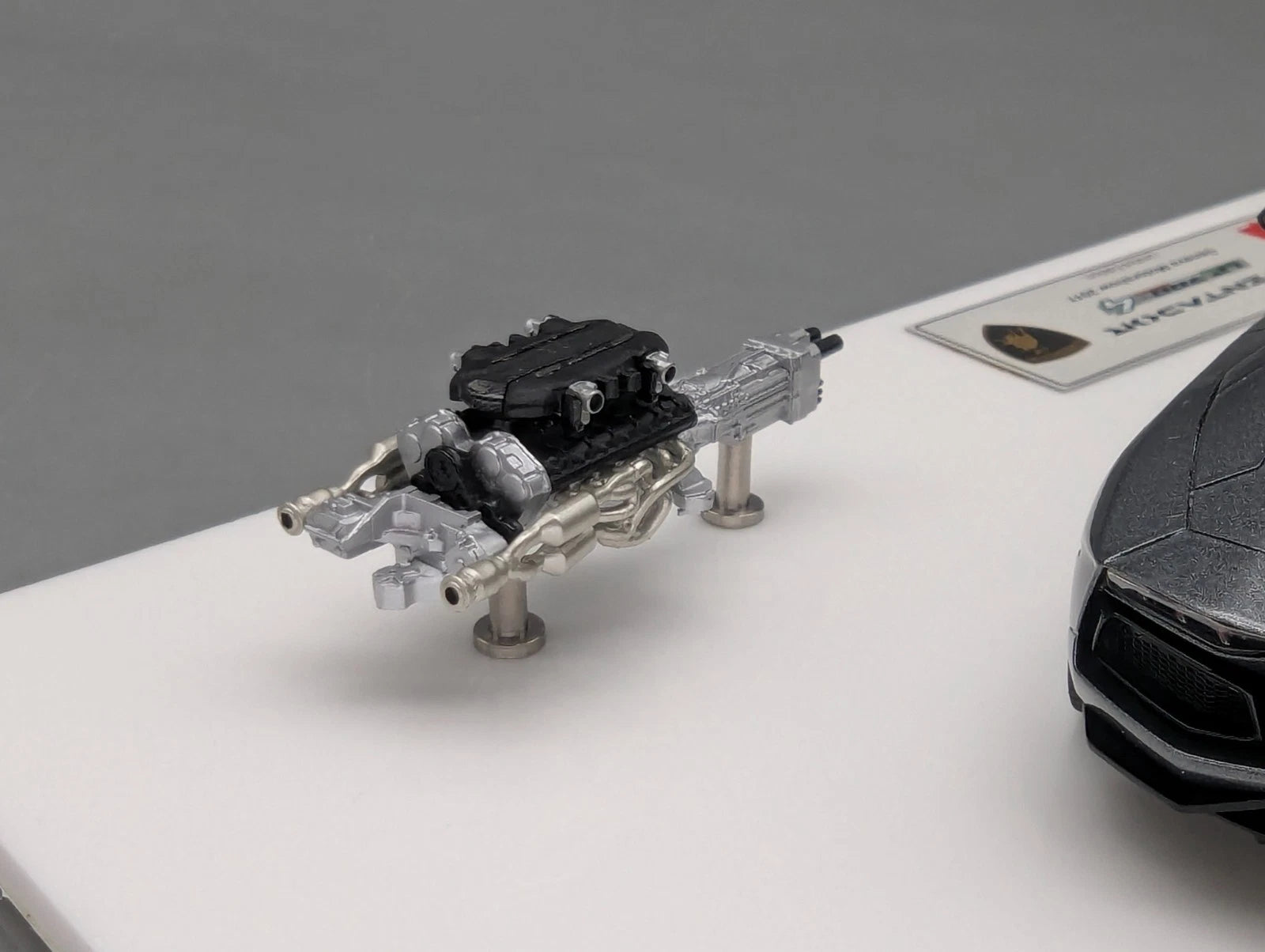 Eidolon Make Up 1:43 Lamborghini Aventador LP700-4 2011 Engine Set Grau Met. OVP