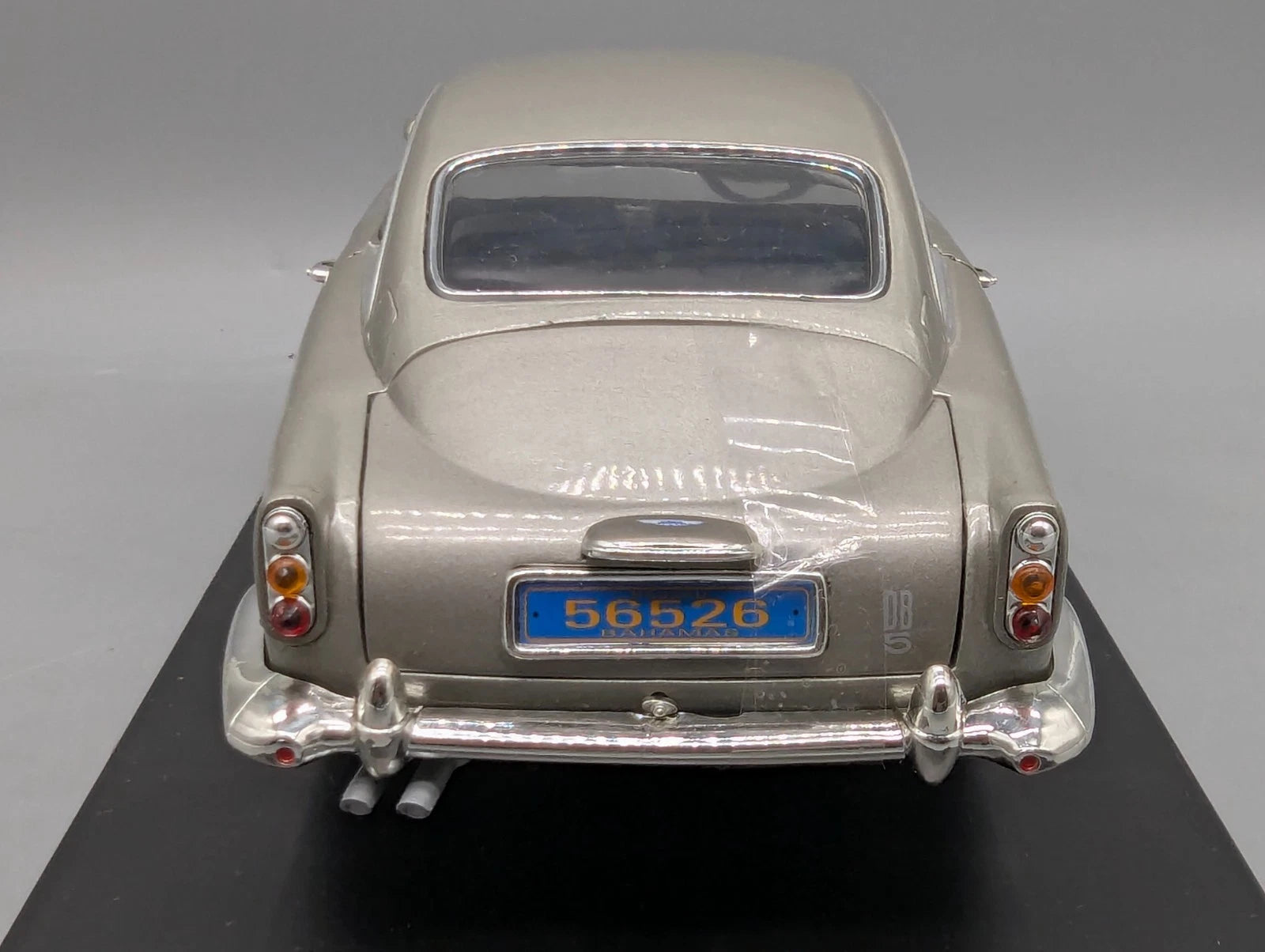 Modellautos 1:18 Ertl Joyride Aston Martin DB5 James Bond Casino Royale mit OVP