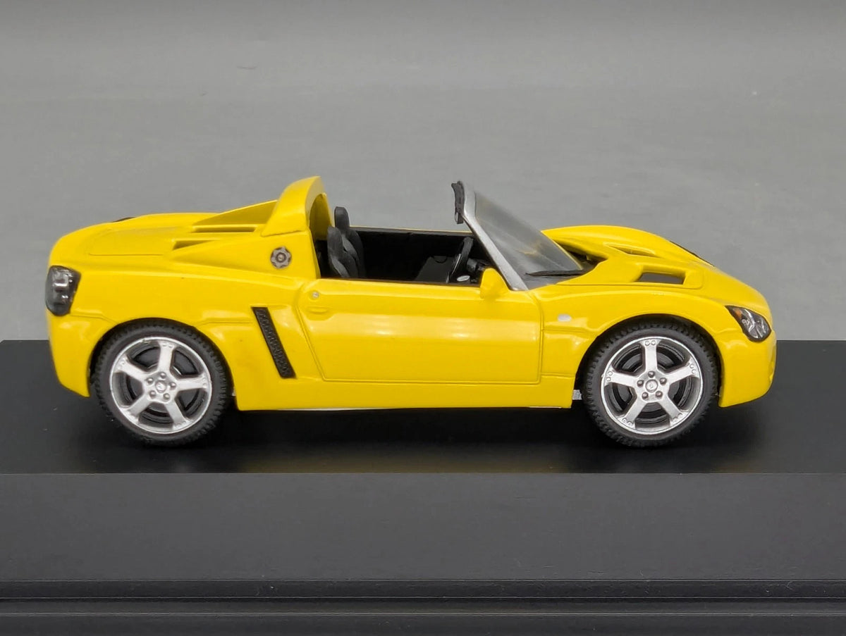 Modellautos 1:43 Schuco Opel Speedster Gelb mit Dealer OVP