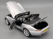 Modellautos 1:18 Kyosho BMW Z8 James Bond 007 Edition 1999 Silber mit OVP