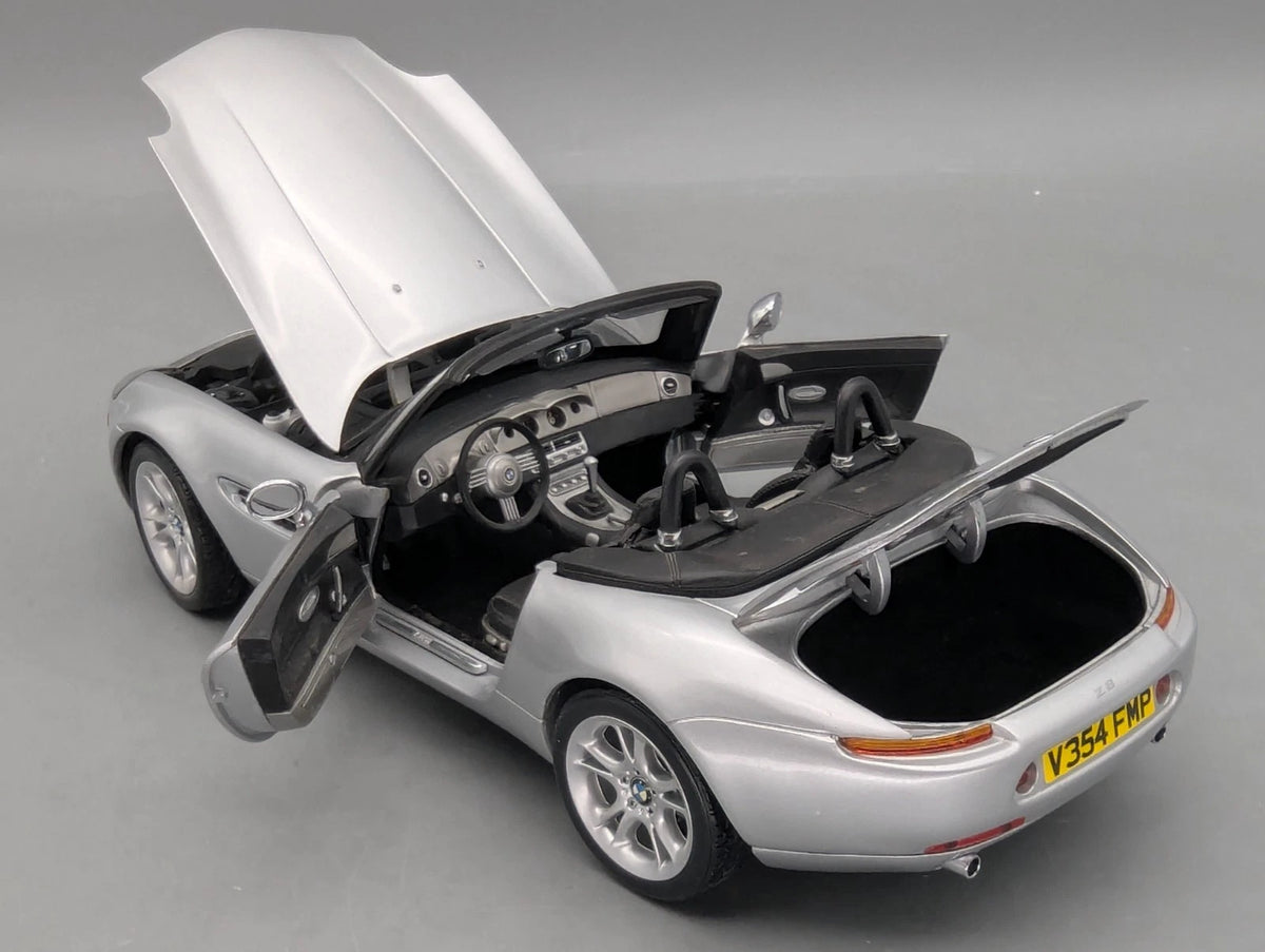 Modellautos 1:18 Kyosho BMW Z8 James Bond 007 Edition 1999 Silber mit OVP