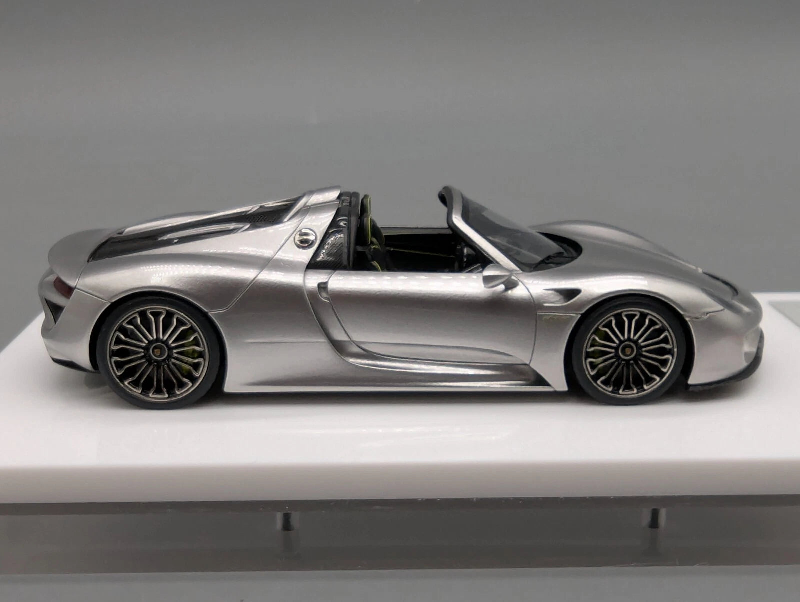 Eidolon Make Up 1:43 Porsche 918 Spyder GT Silver Metallic mit Vitine und OVP