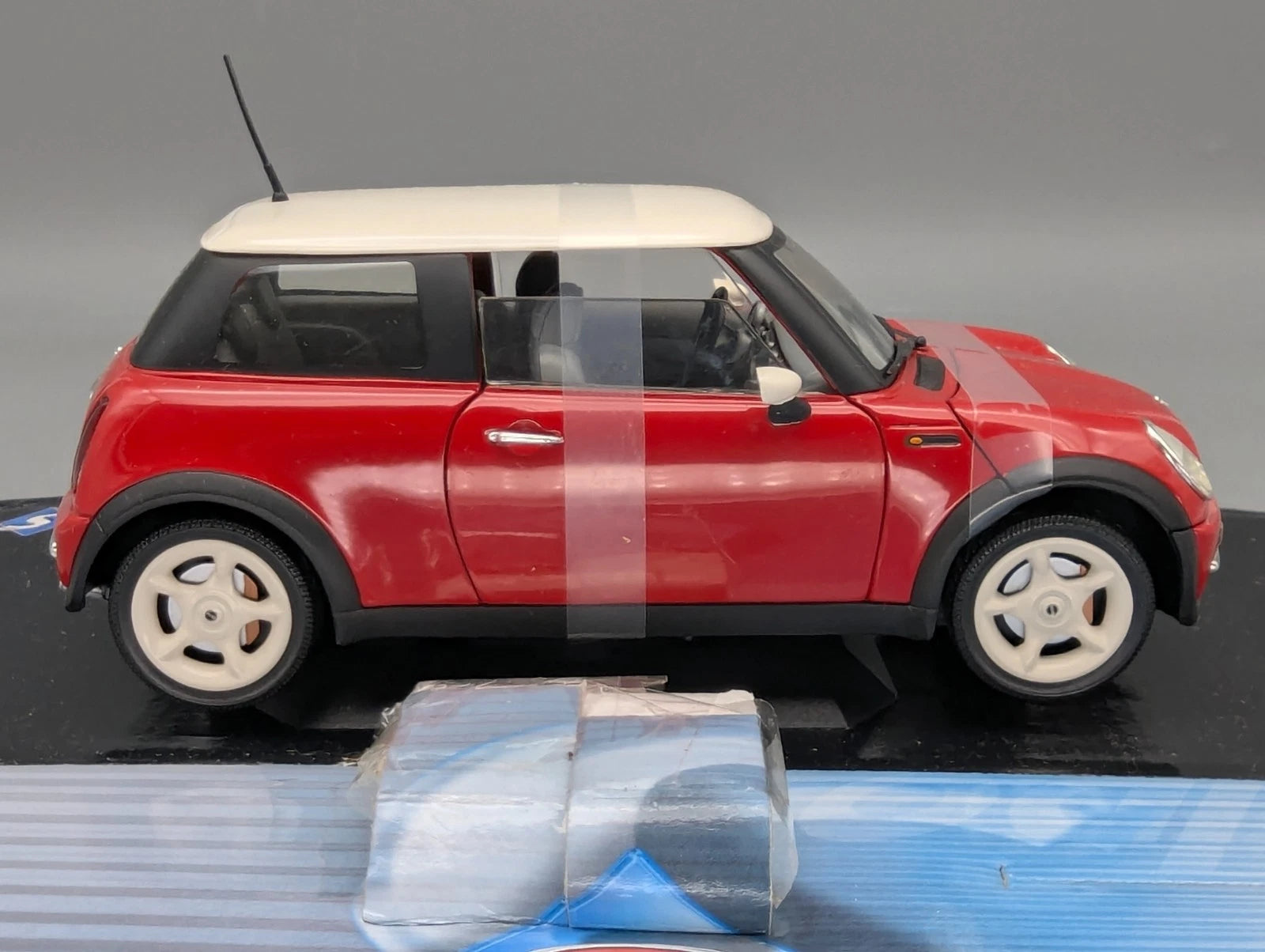 Modellautos 1:18 Solido New Mini 2001 mit OVP
