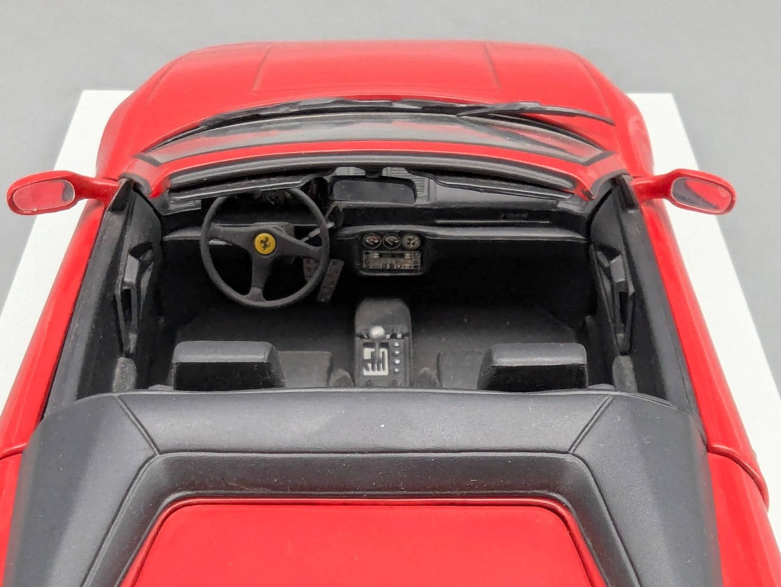 Modellautos 1:18 UT Models Ferrari F355 Spider 1994 Rot mit OVP