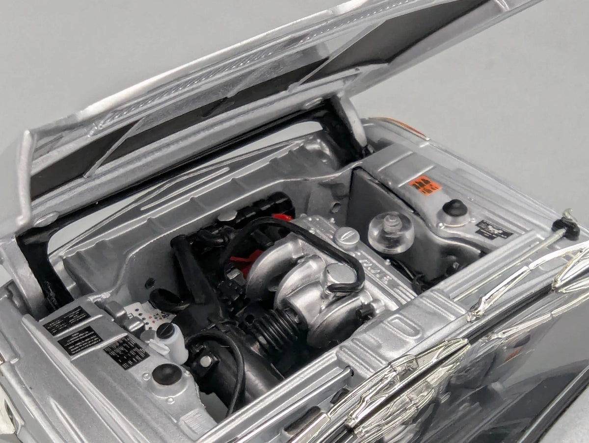 Modellautos 1:18 Kyosho BMW 2002 tii Silber mit OVP