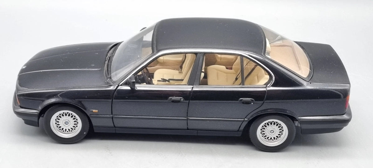 Modellautos 1:18 Minichamps 100 024000 BMW 535i 1988 black OVP