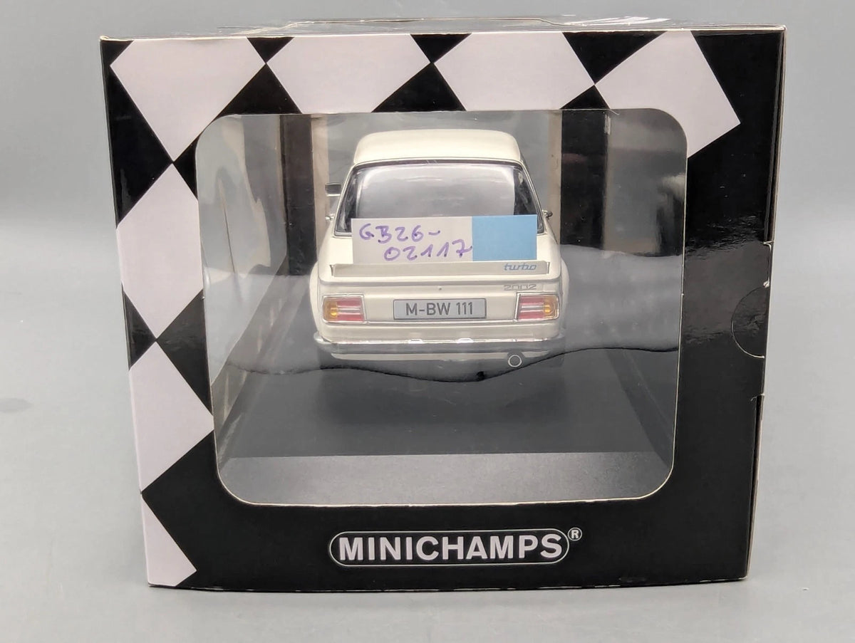 Modellautos 1:18 Minichamps BMW 2002 Turbo 1973 Weiß mit OVP