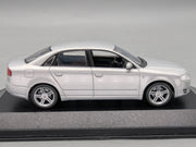 Modellautos 1:43 Minichamps Audi A4  3.2 Quattro 6-Gang Eissilber mit Dealer OVP