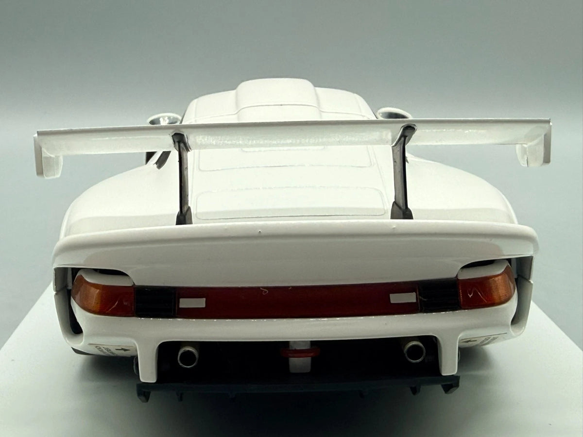 Modellautos 1:18 UT Models Porsche 911 GT1 Weiß mit OVP