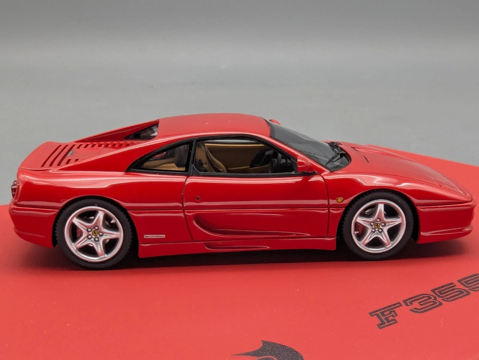 Modellautos 1:43 BBR Ferrari F355 Berlinetta 1994 Rosso Corsa 322 01/05 mit OVP