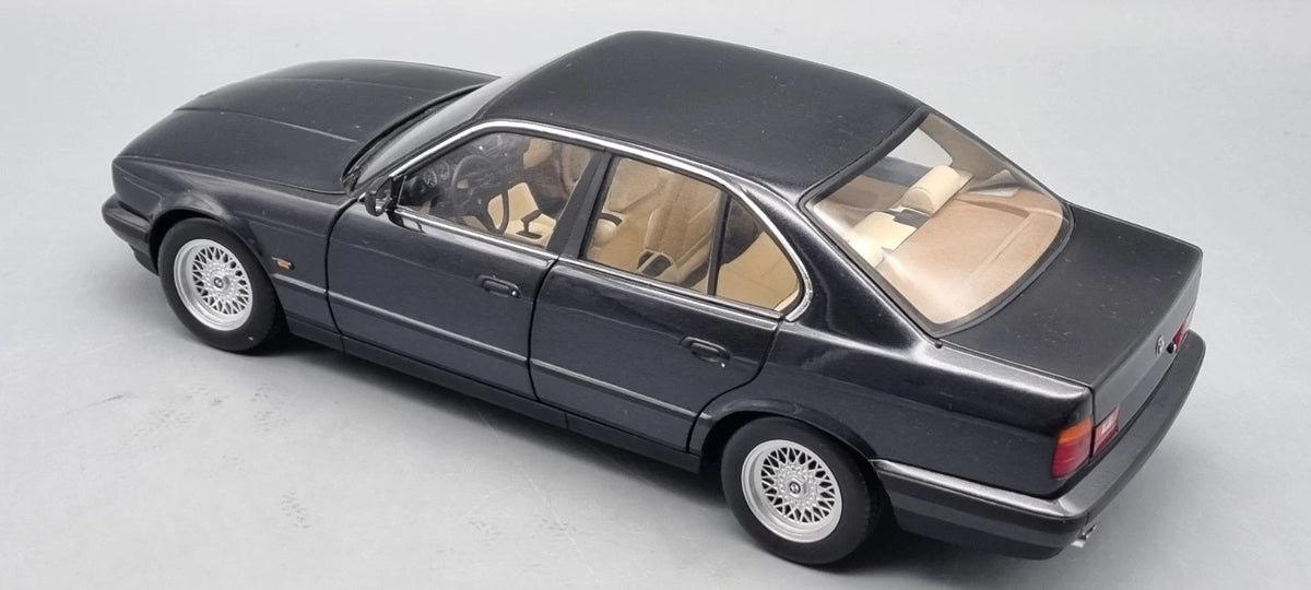 Modellautos 1:18 Minichamps 100 024000 BMW 535i 1988 black OVP
