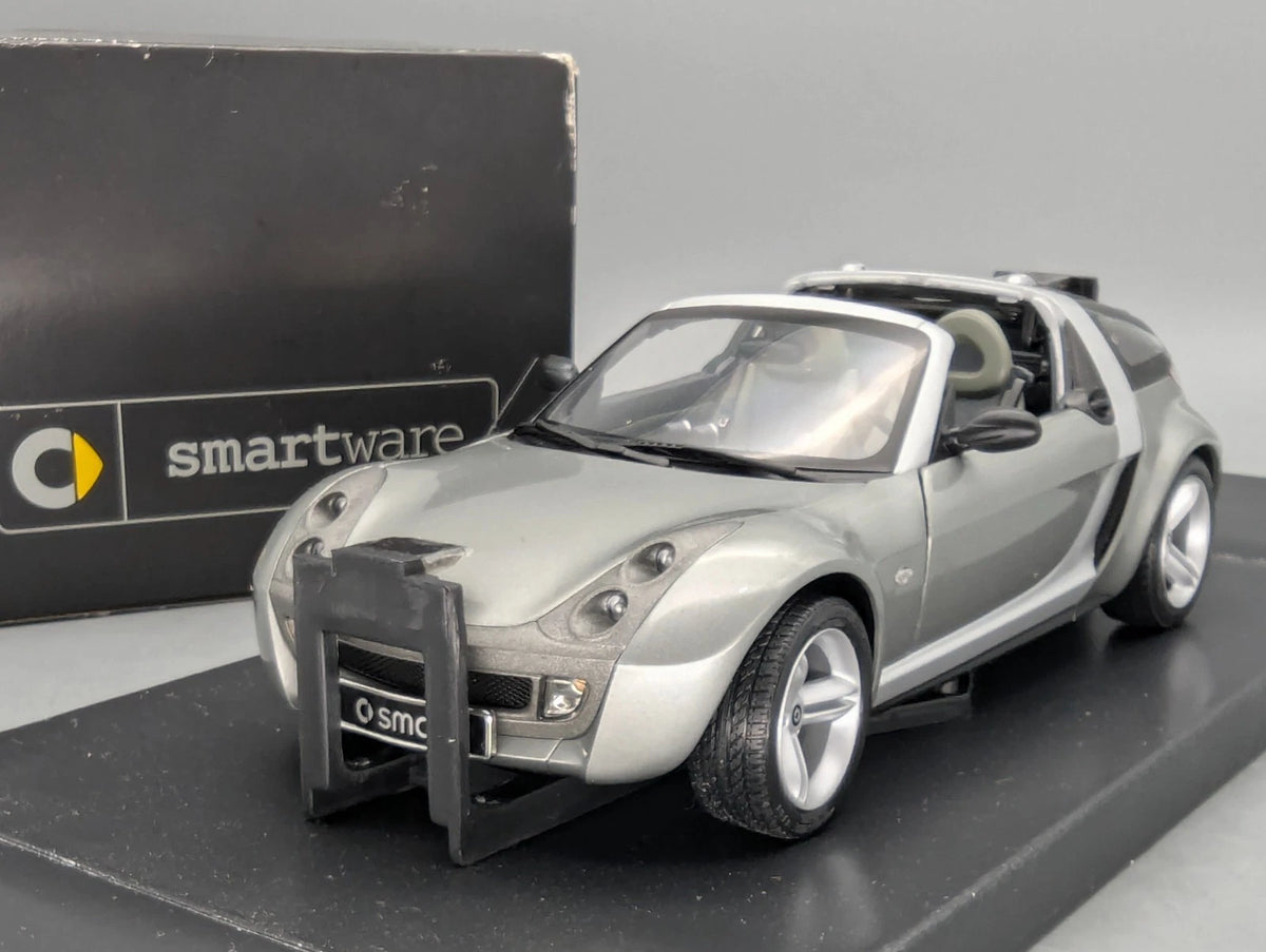 Modellautos 1:18 Kyosho Smart Roadster Coupe Glance Grey mit Dealer OVP