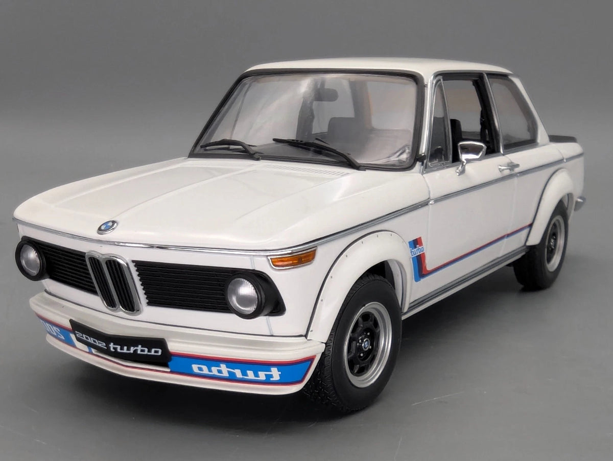 Modellautos 1:18 AUTOart Millenium 70501 BMW 2002 Turbo White mit OVP