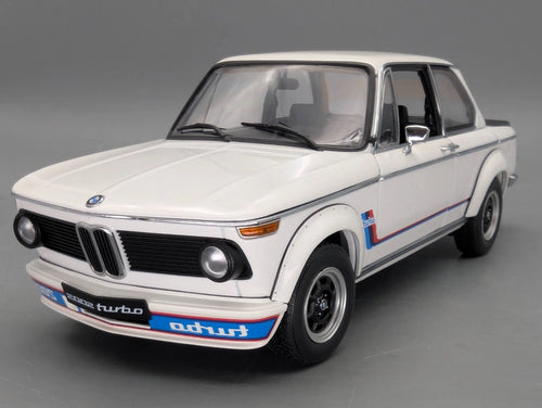 Modellautos 1:18 AUTOart Millenium 70501 BMW 2002 Turbo White mit OVP