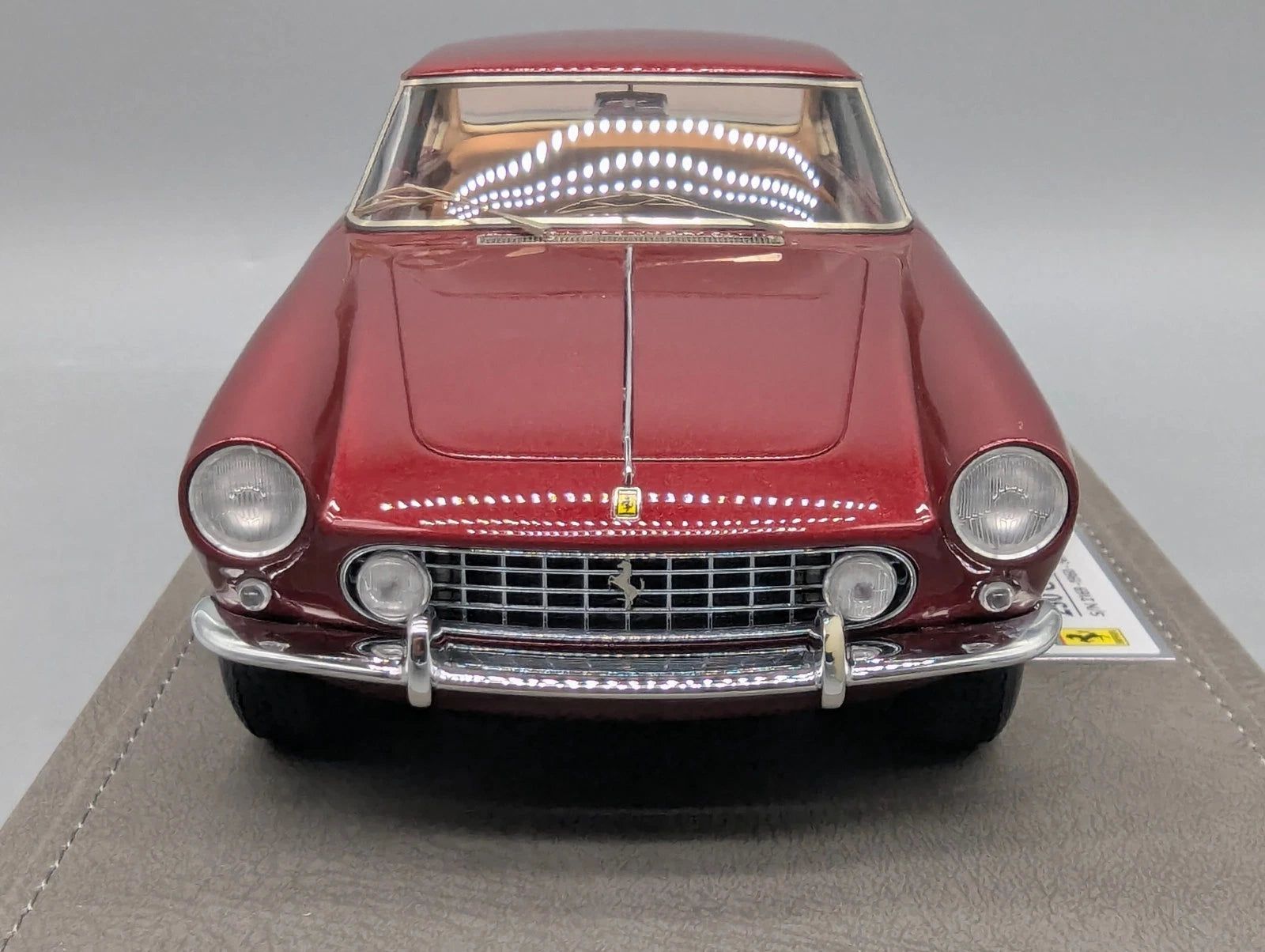 Modellautos 1:18 BBR Ferrari 250 GTE 2+2 1960 Ltd 01/63 Lederplatte Vitrine OVP