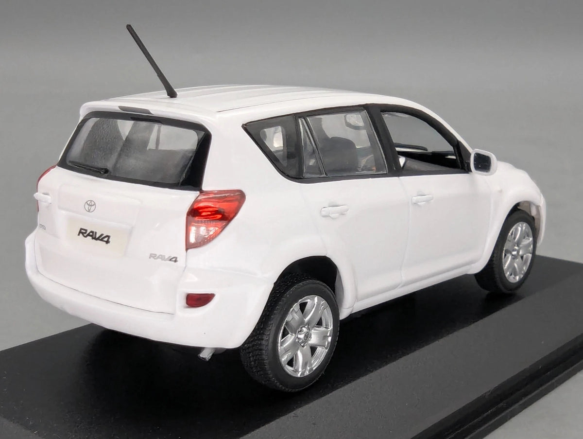 Modellautos 1:43 Minichamps Toyota RAV4 2006 White Schneeweiß mit OVP