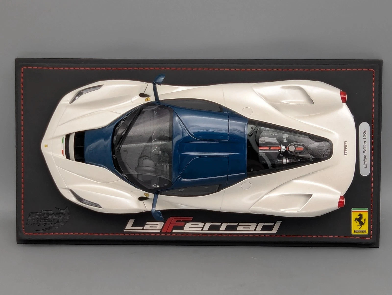Modellautos 1:18 BBR Ferrari LaFerrari Italian White Ltd 12/20 mit Vitrine OVP