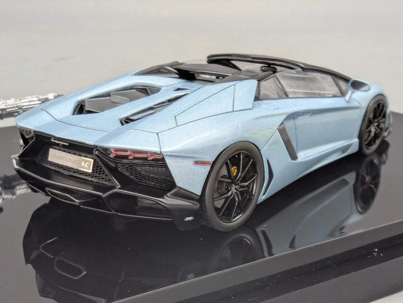 Eidolon Make Up 1:43 Lamborghini Aventador LP720-4 Roadster 2013 Engine Set OVP