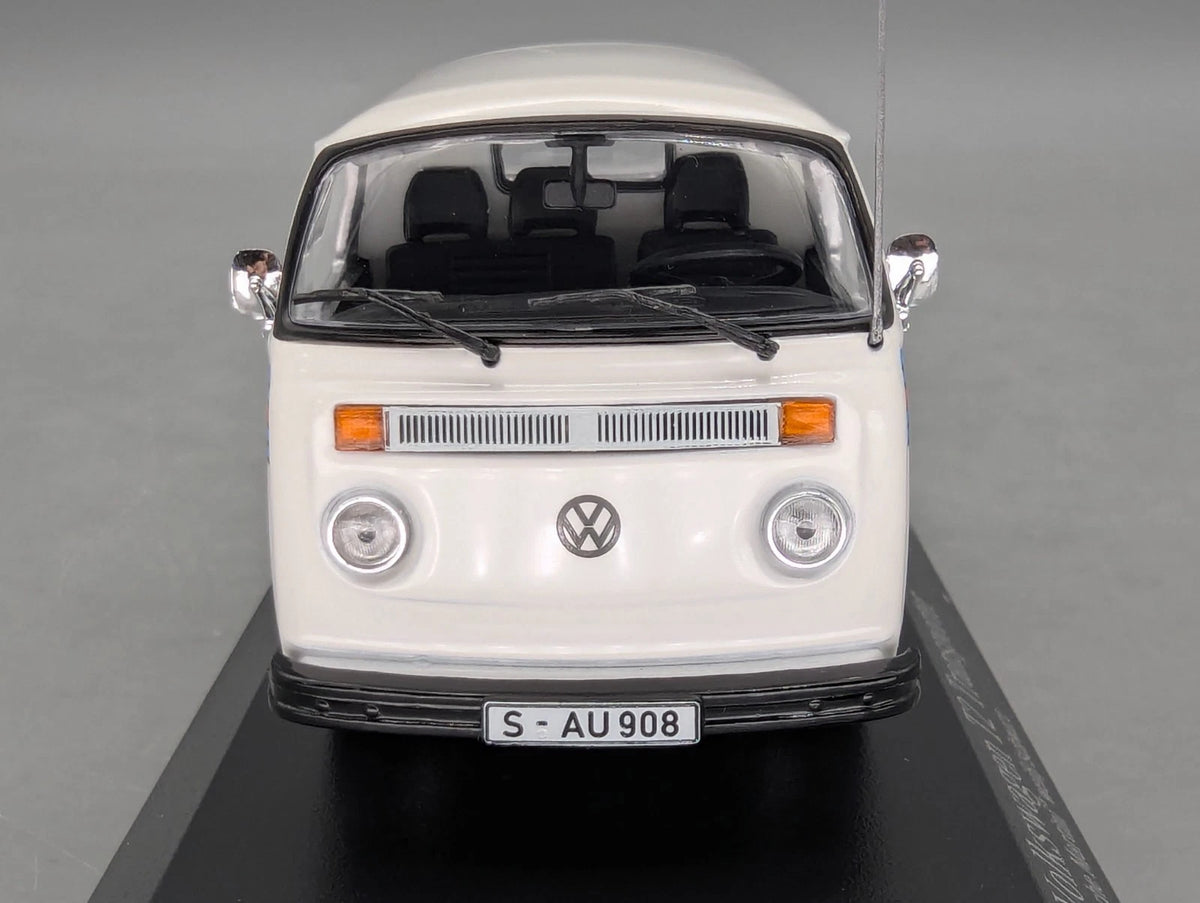 Modellautos 1:43 Minichamps Volkswagen VW T2 Transporter '72 Porsche Martini OVP