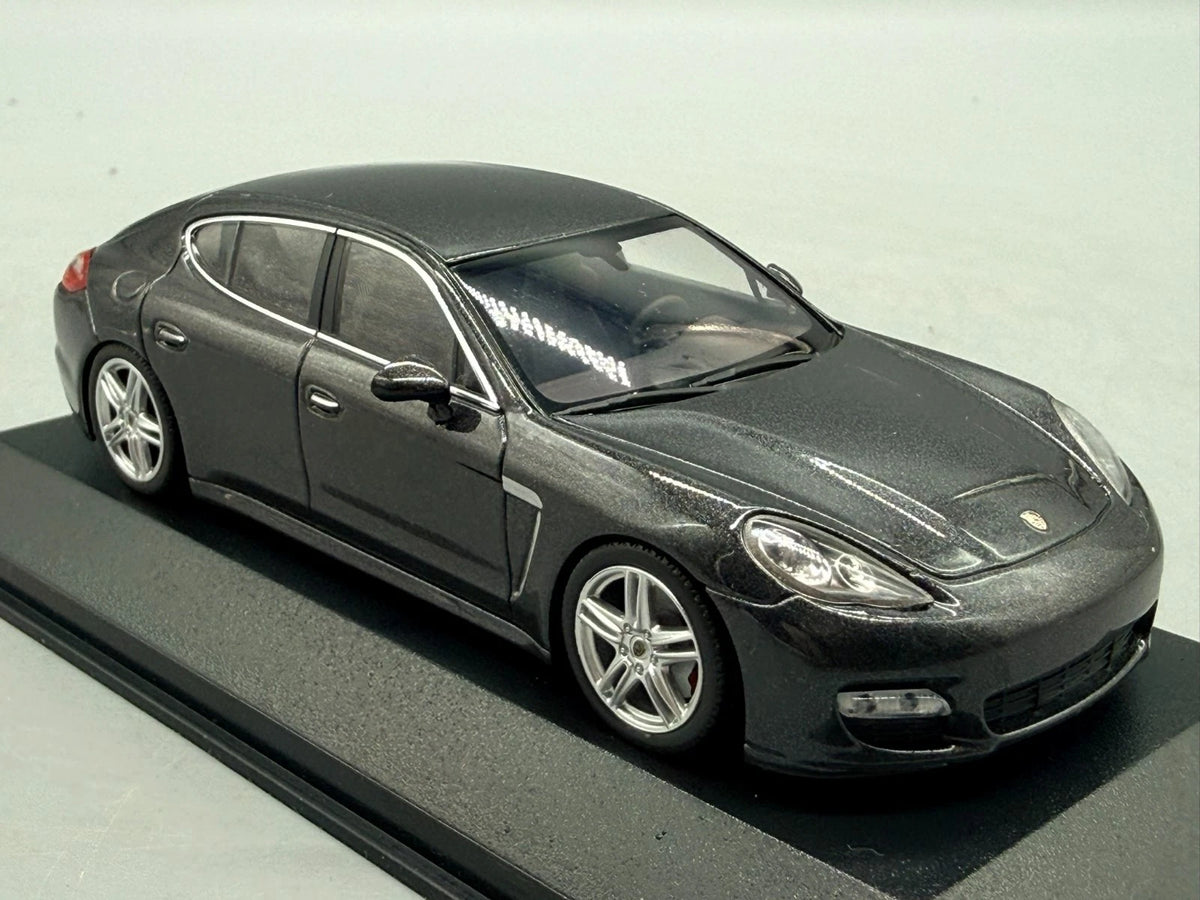 Modellautos 1:43 Minichamps Porsche Panamera mit OVP