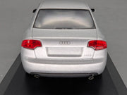 Modellautos 1:43 Minichamps Audi A4 B7 Avus Silber Metallic mit Dealer OVP