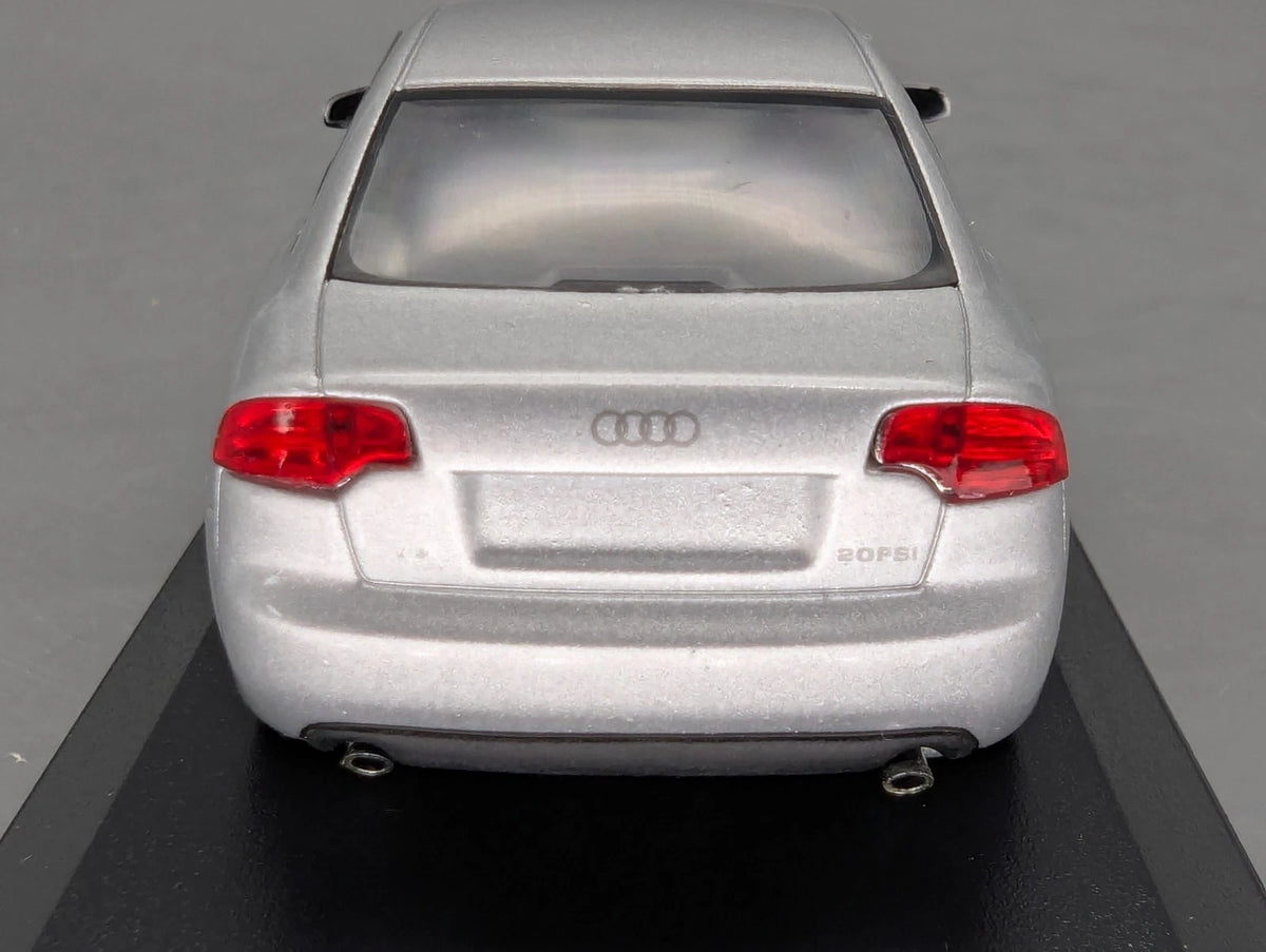 Modellautos 1:43 Minichamps Audi A4 B7 Avus Silber Metallic mit Dealer OVP