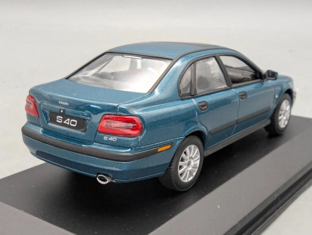 Modellautos 1:43 Minichamps Volvo S40 Lagunengrün mit Dealer OVP