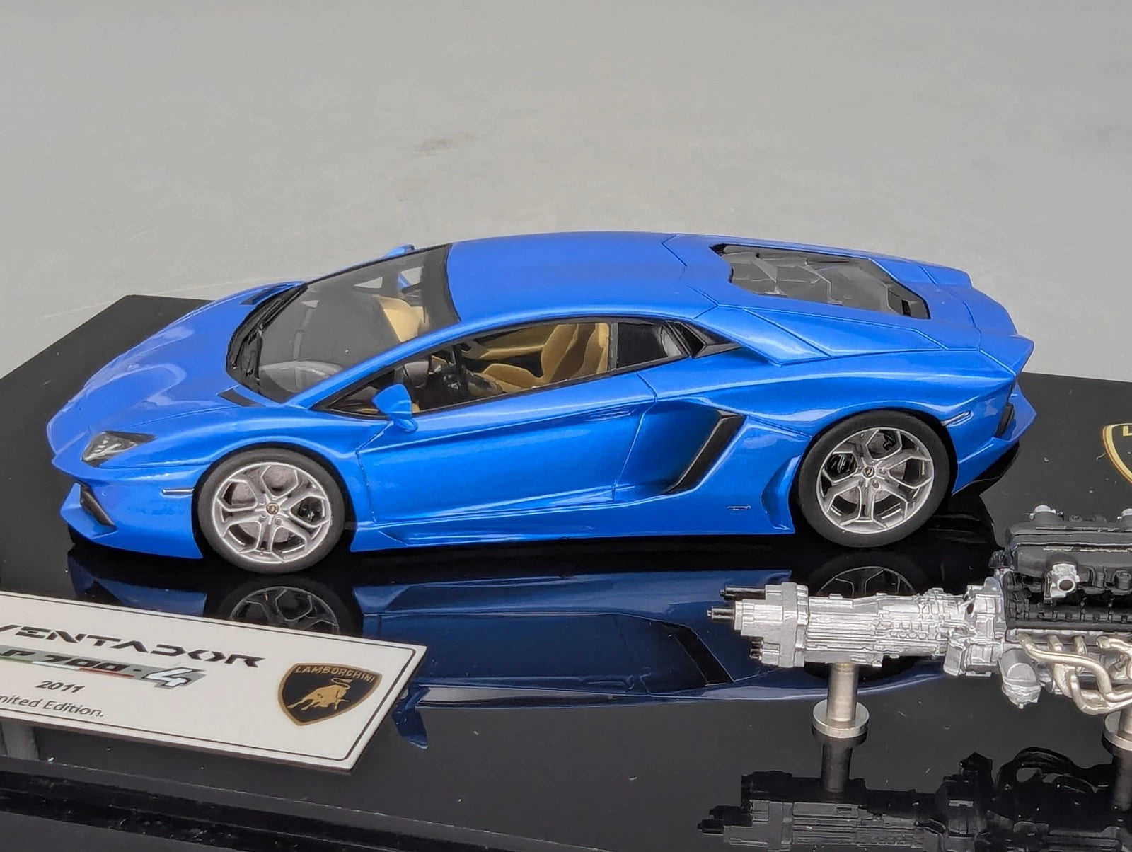 Eidolon Make Up 1:43 Lamborghini Aventador LP700-4 2011 Engine Set Blue Met. OVP