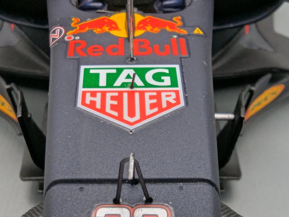 Modellautos 1:18 Spark Red Bull RB13 3rd Chinese GP 2017 #33 Verstappen OVP