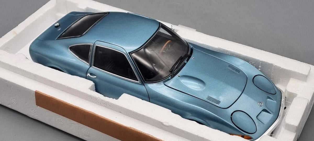 Modellautos 1:18 Minichamps 180 049030 Opel GT blau metallic 1972 Ltd 1/702 OVP
