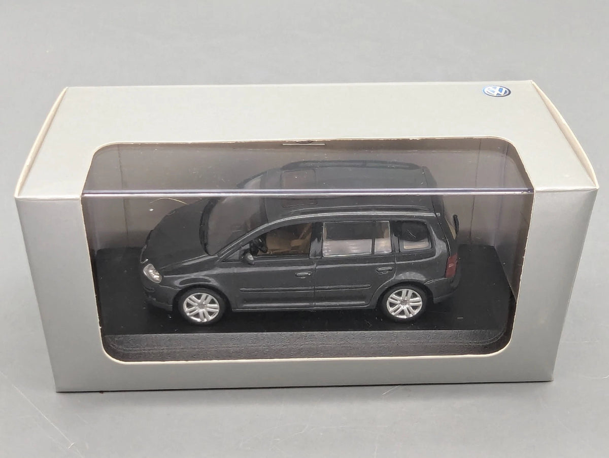 Modellautos 1:43 Minichamps Volkswagen VW Touran 1T 2003 Platingrau Dealer OVP