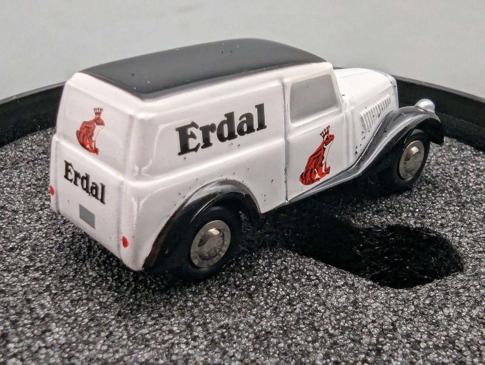 Modellautos 1:90 Schuco Piccolo-Set Erdal Schuhcreme Mercedes Benz 170V in OVP