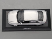 Modellautos 1:43 Minichamps Audi A4  3.2 Quattro 6-Gang Eissilber mit Dealer OVP