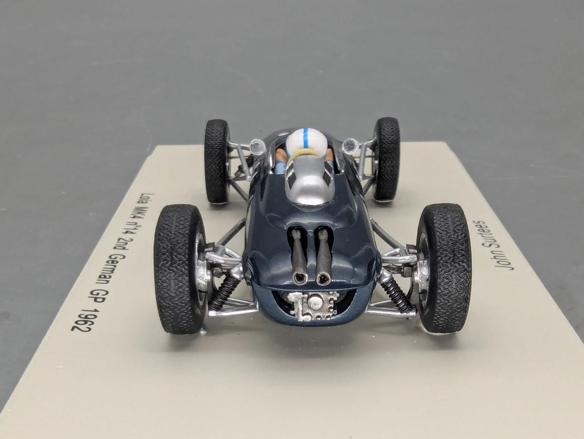 Modellautos 1:43 Spark S1815 Lola MK4 2nd German GP 1962 #14 Surtees Vitrine