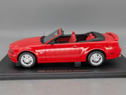 Modellautos 1:18 Autoart 73061 Ford Mustang GT Convertible 2006 Rot mit OVP
