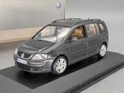 Modellautos 1:43 Minichamps Volkswagen VW Touran 1T 2003 Platingrau Dealer OVP