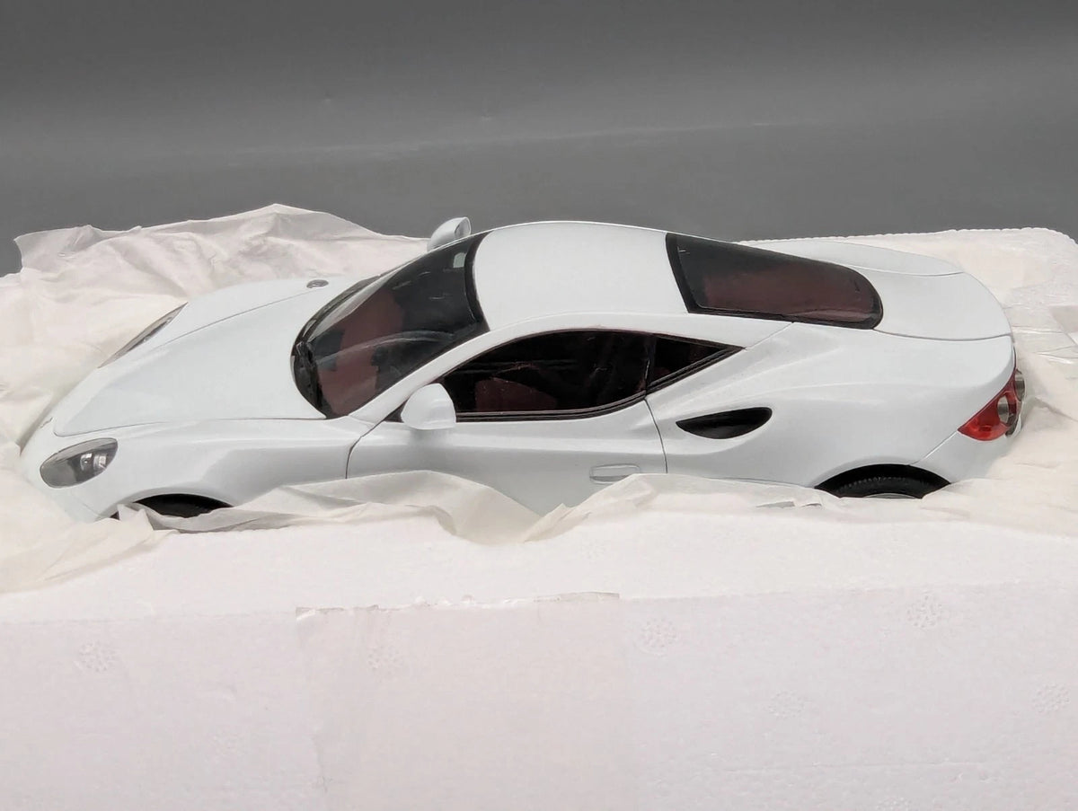 Modellautos 1:18 Revell Artega GT Schneeweiß mit OVP