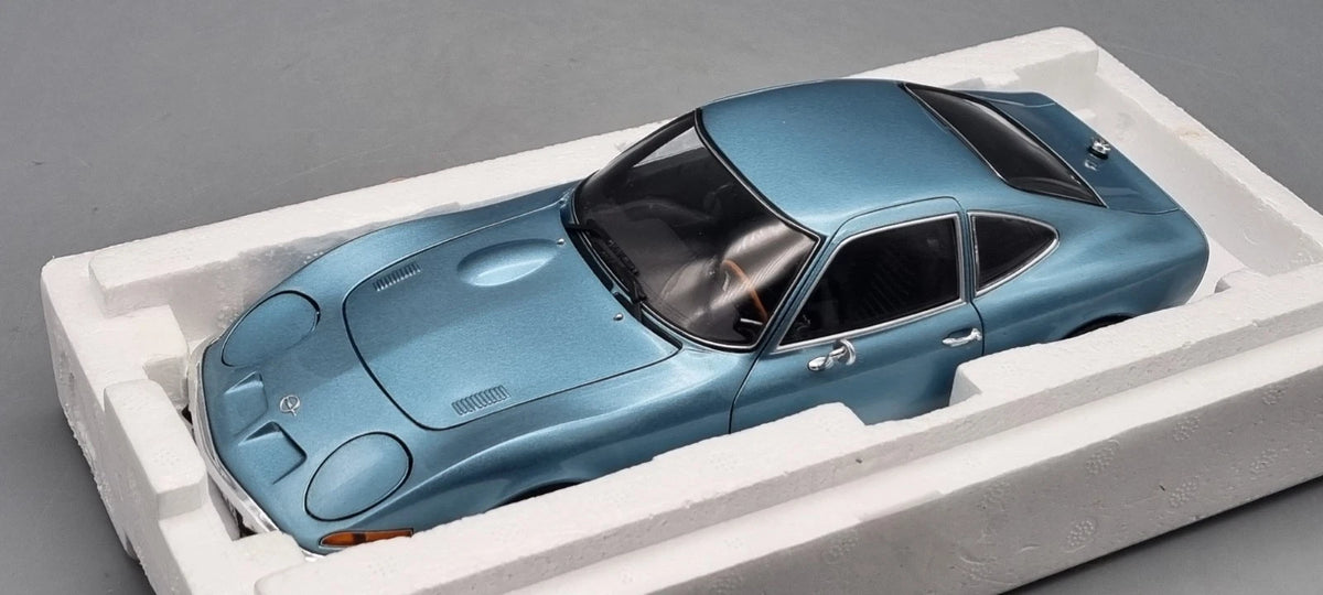 Modellautos 1:18 Minichamps 180 049030 Opel GT blau metallic 1972 Ltd 1/702 OVP