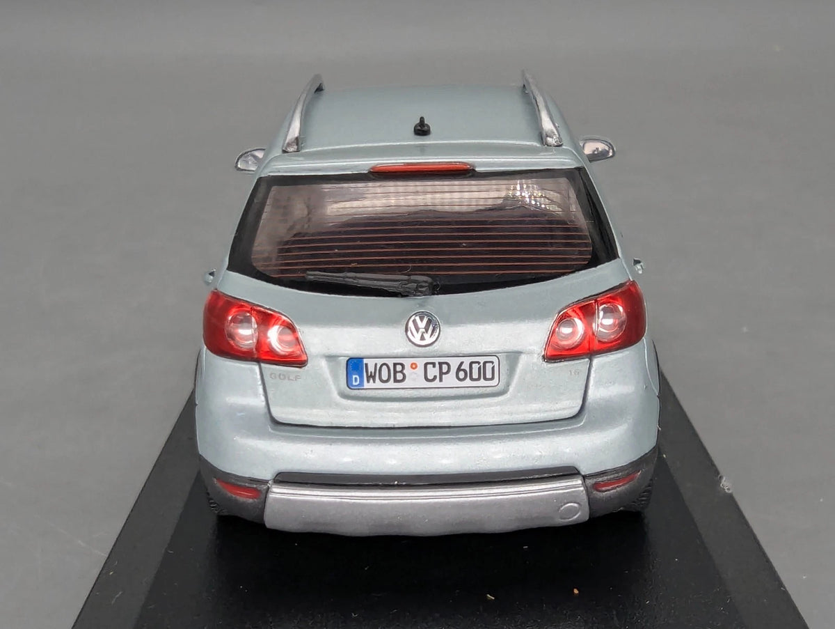 Modellautos 1:43 Minichamps Volkswagen VW Cross Golf Iceblue Metallic Dealer OVP