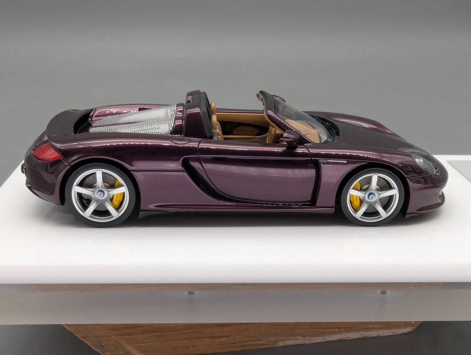 Eidolon Make Up 1:43 Porsche Carrera GT 2004 Amethyst Met. Ltd 43/60 Stck OVP